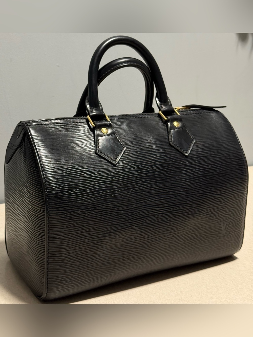 Louis Vuitton Vintage Speedy 25 Epi leather.